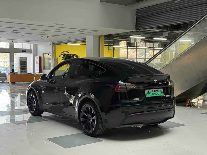 Фото 8 - Tesla Model Y