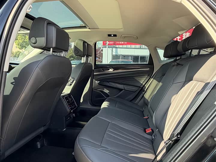 Фото 7 - Volkswagen Passat