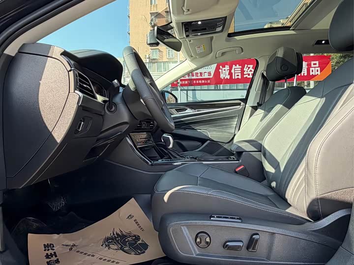 Фото 8 - Volkswagen Passat