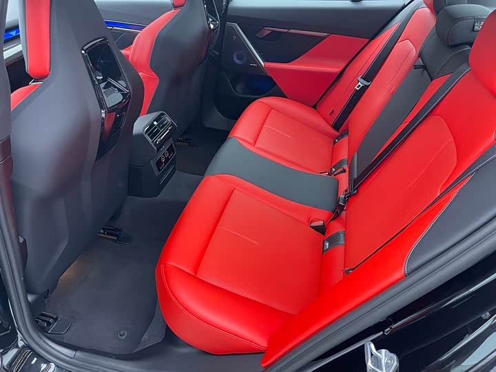 Фото 9 - BMW M5 Hybrid