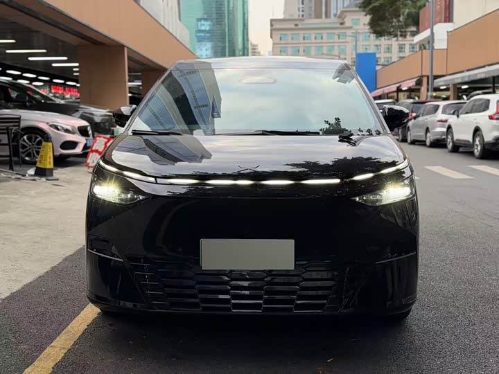 Фото 2 - XPeng X9