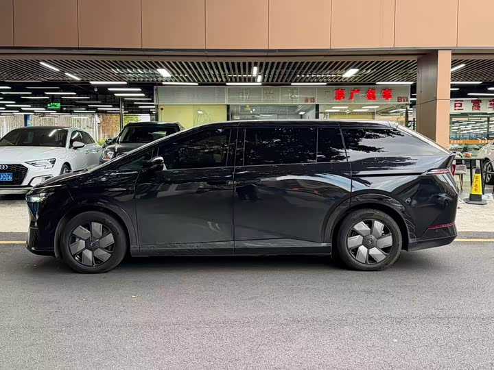 Фото 3 - XPeng X9