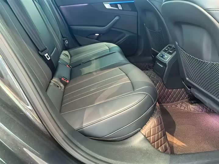 Фото 7 - Audi A4L