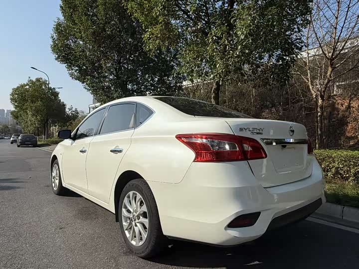 Фото 7 - Nissan Sylphy