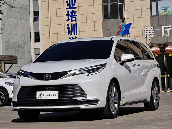 Фото 1 - Toyota Sienna