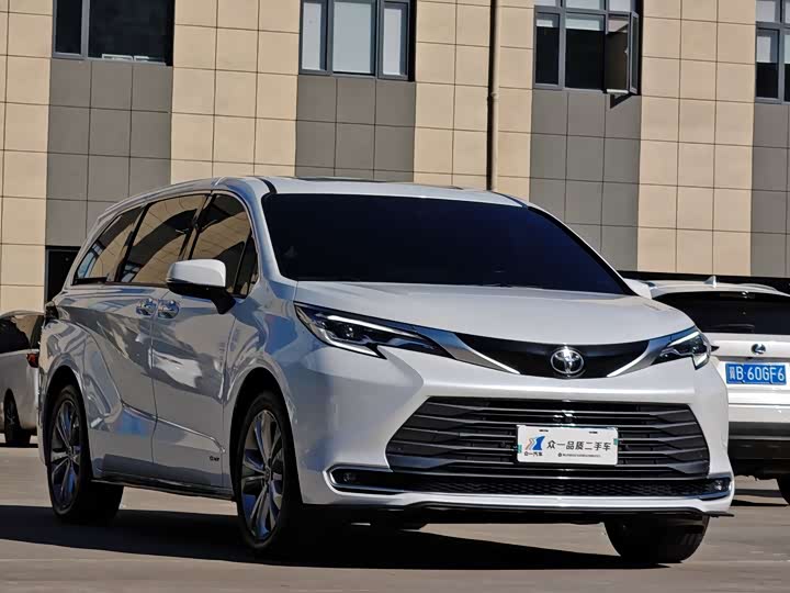 Фото 3 - Toyota Sienna