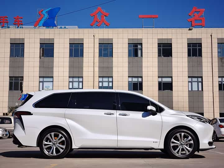 Фото 4 - Toyota Sienna