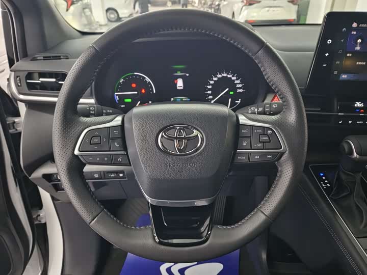 Фото 9 - Toyota Sienna