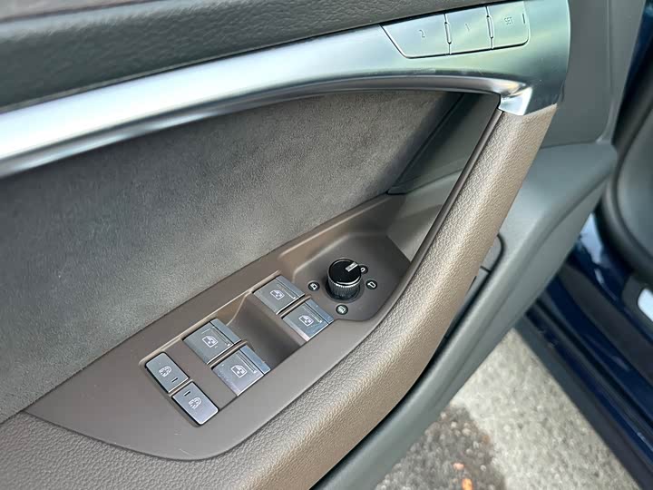 Фото 6 - Audi A7L