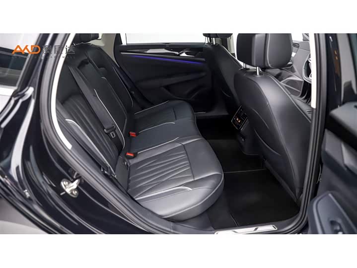 Фото 8 - Volkswagen Passat Hybrid