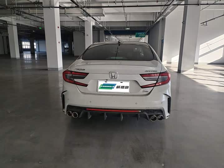 Фото 4 - Honda Accord