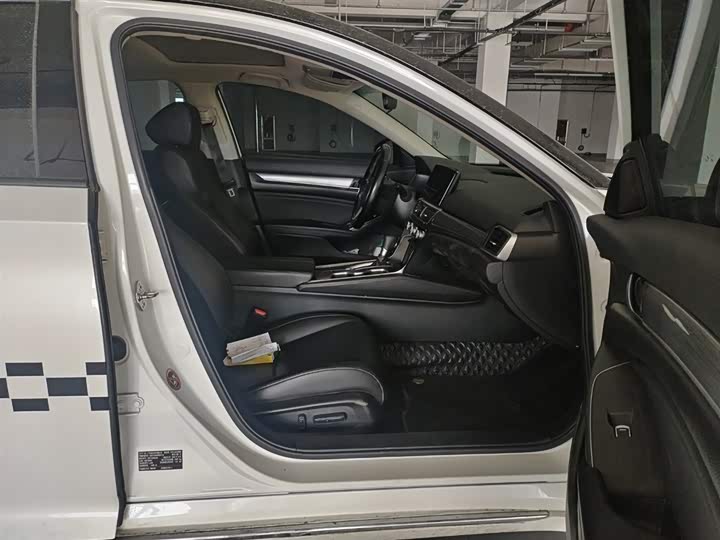 Фото 8 - Honda Accord