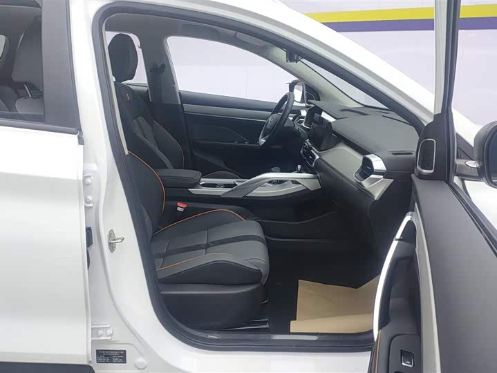 Фото 8 - Geely Coolray