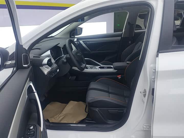 Фото 9 - Geely Coolray