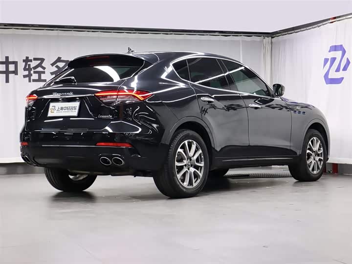 Фото 3 - Maserati Levante