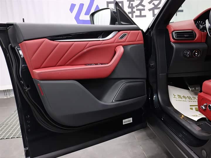 Фото 6 - Maserati Levante