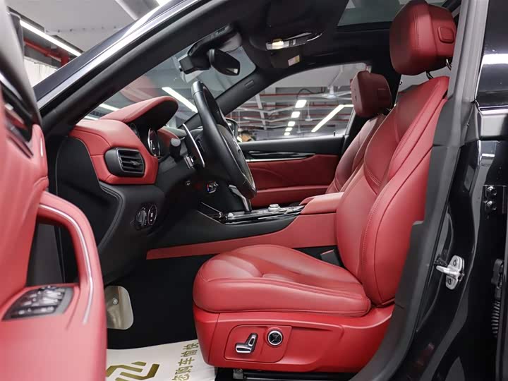 Фото 7 - Maserati Levante