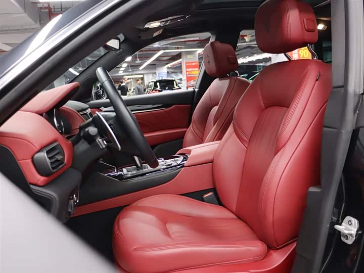 Фото 9 - Maserati Levante