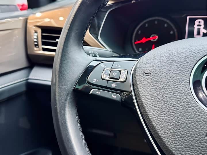 Фото 4 - Volkswagen Tharu