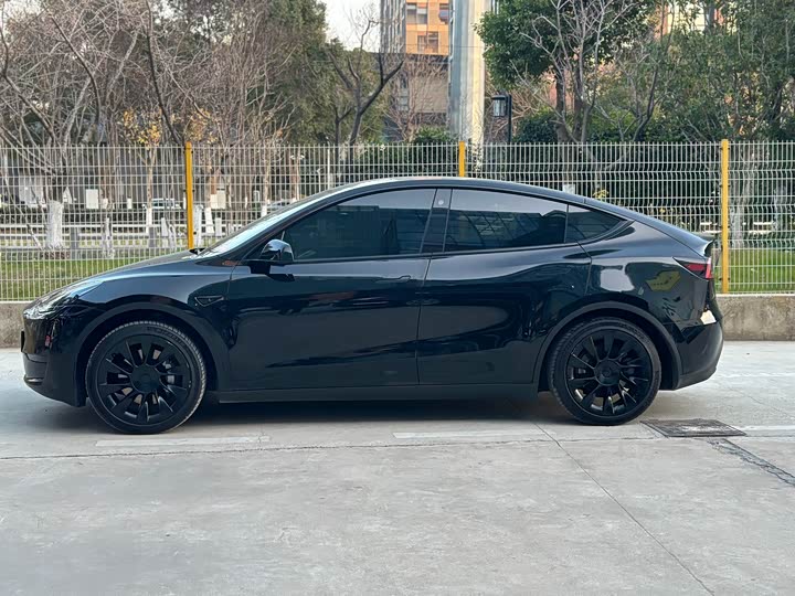 Фото 6 - Tesla Model Y