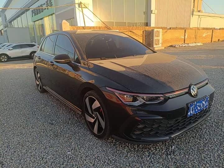 Фото 2 - Volkswagen Golf GTI