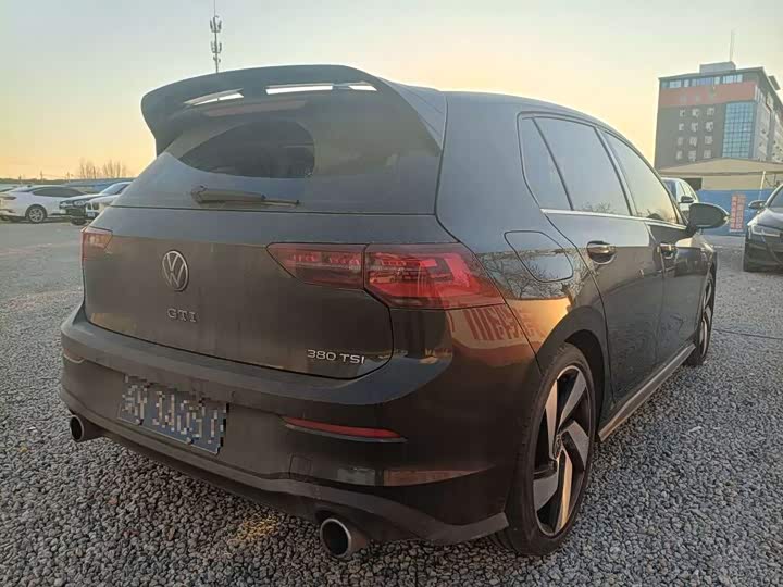 Фото 3 - Volkswagen Golf GTI