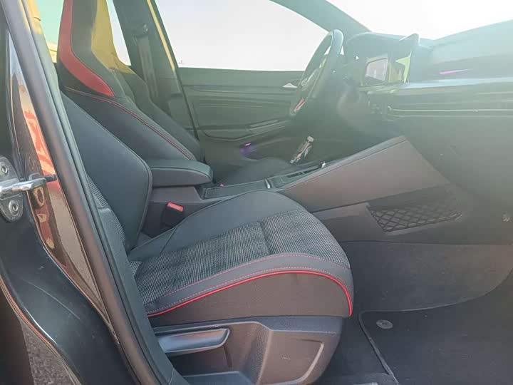 Фото 5 - Volkswagen Golf GTI