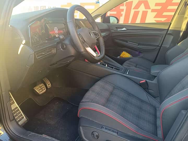 Фото 6 - Volkswagen Golf GTI