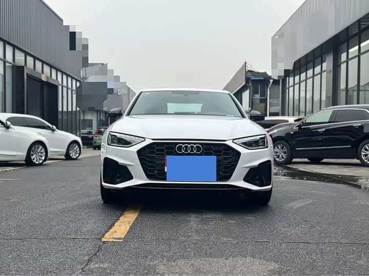 Фото 2 - Audi A4L