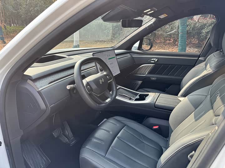 Фото 6 - Nio Onvo L90