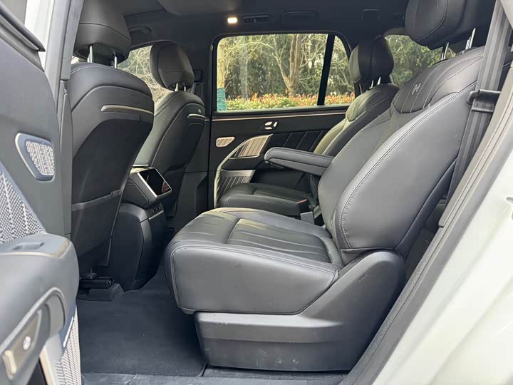 Фото 9 - Nio Onvo L90