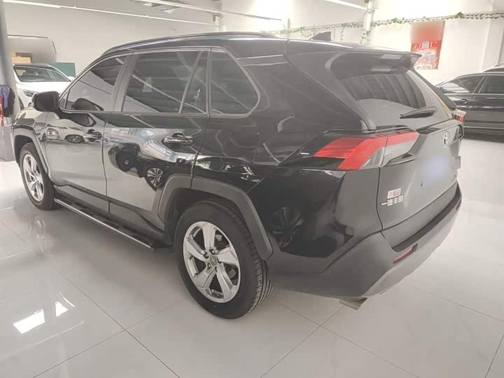 Фото 5 - Toyota RAV4