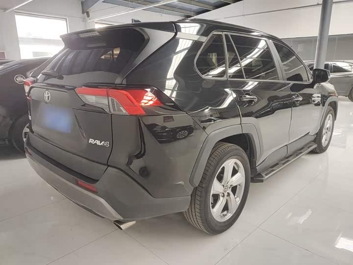 Фото 7 - Toyota RAV4