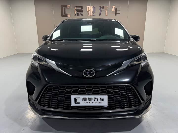 Фото 2 - Toyota Granvia