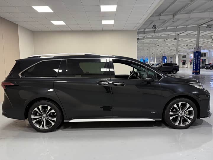 Фото 7 - Toyota Granvia