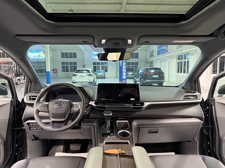 Фото 9 - Toyota Granvia