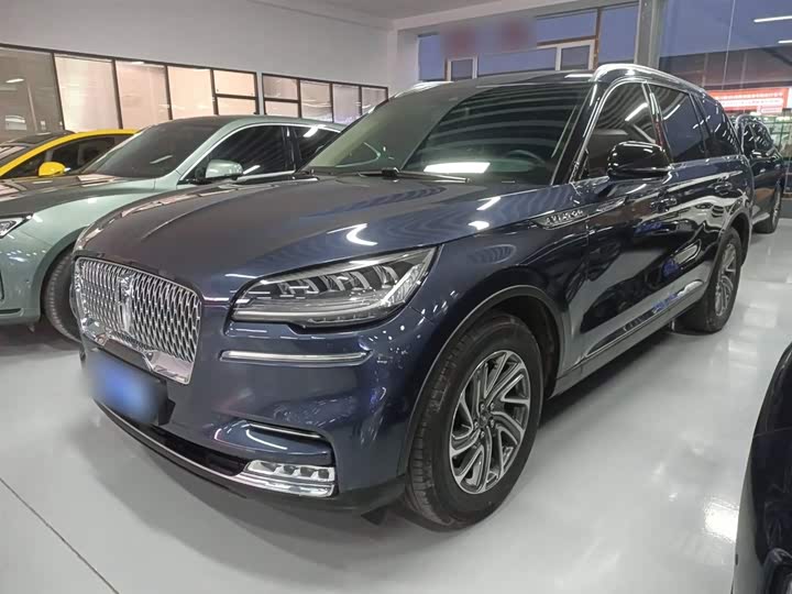 Фото 2 - Lincoln Aviator