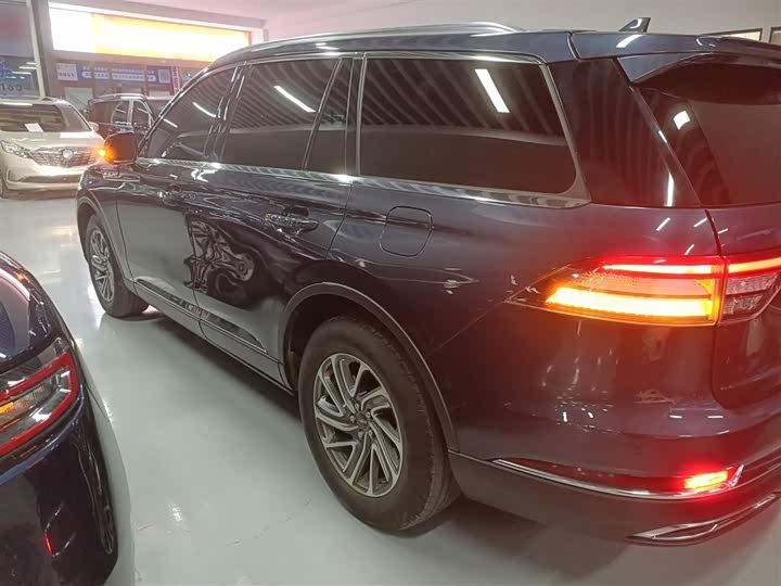 Фото 5 - Lincoln Aviator