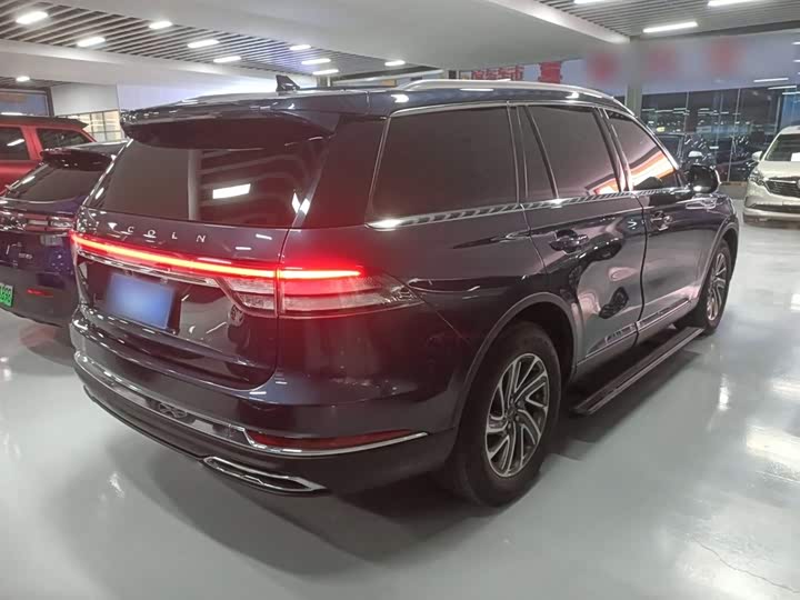Фото 7 - Lincoln Aviator