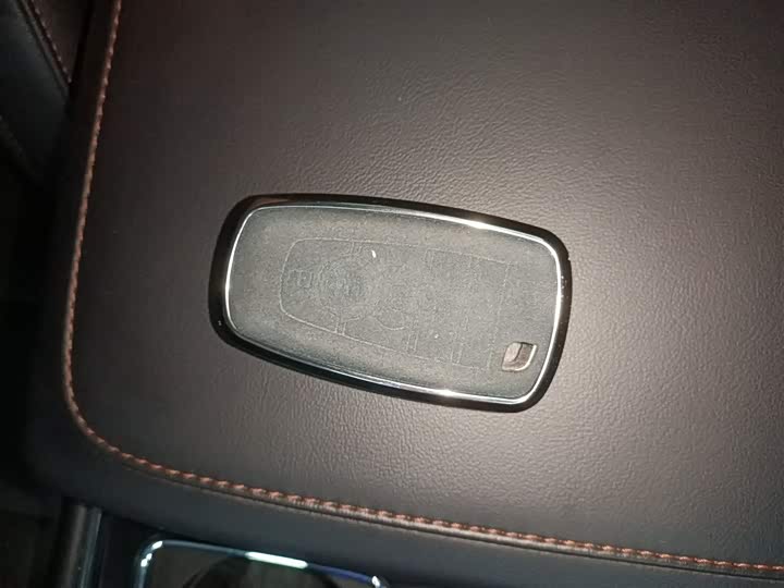 Фото 9 - Lincoln Aviator