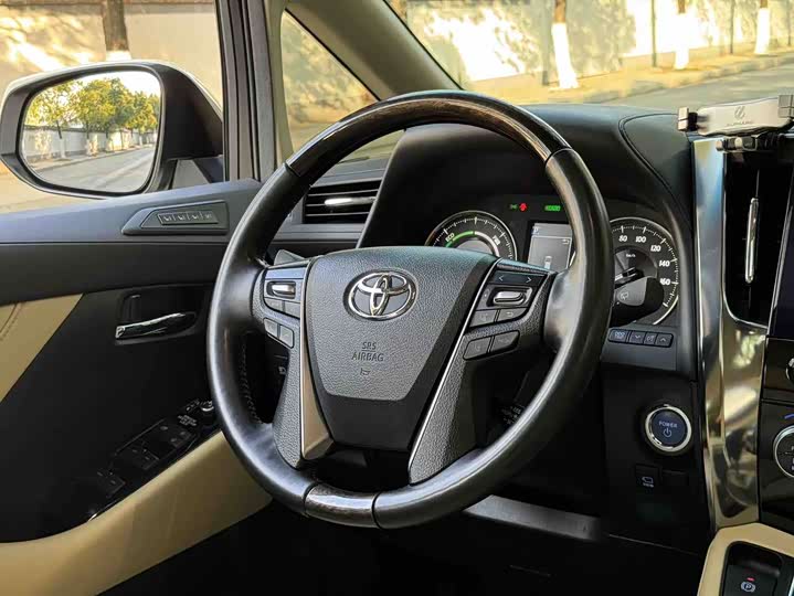 Фото 7 - Toyota Alphard