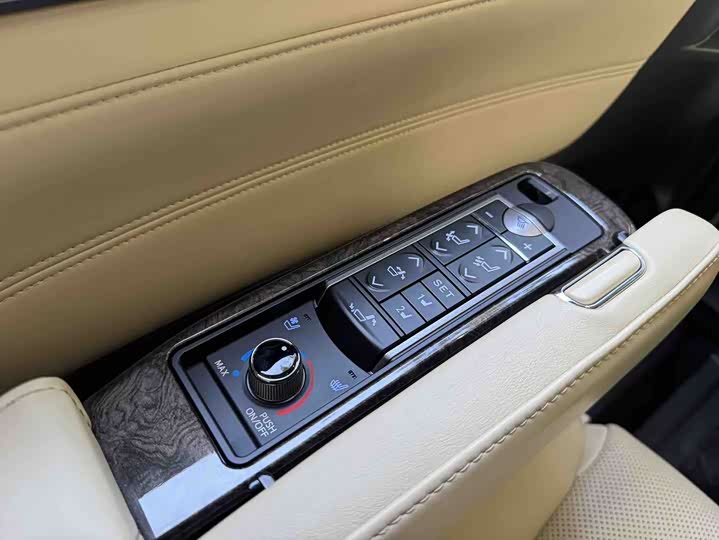 Фото 9 - Toyota Alphard