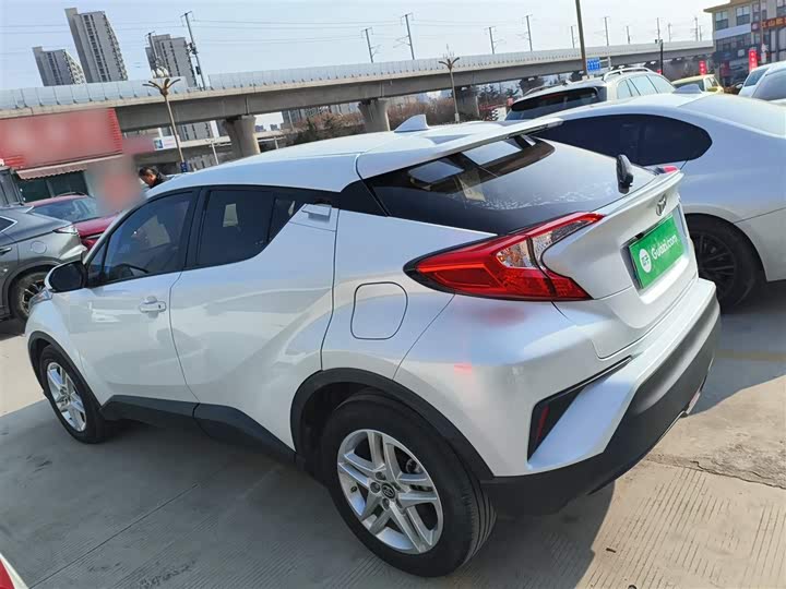 Фото 5 - Toyota C-HR