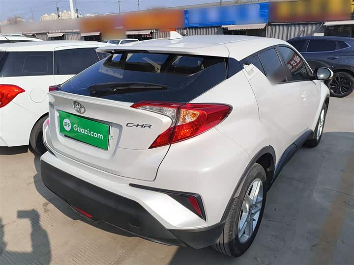 Фото 7 - Toyota C-HR