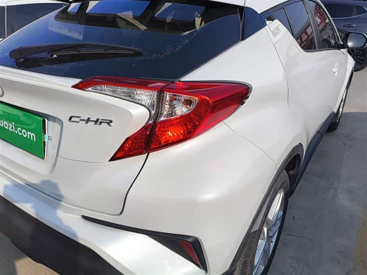 Фото 8 - Toyota C-HR