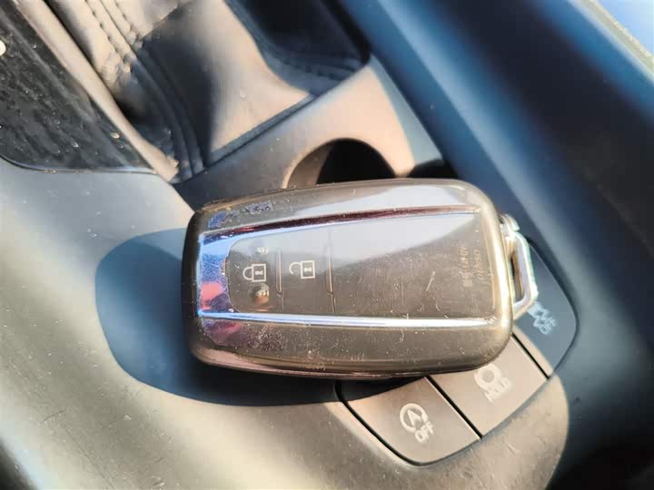 Фото 9 - Toyota C-HR