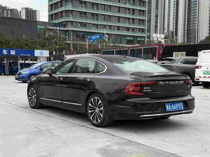 Фото 4 - Volvo S90