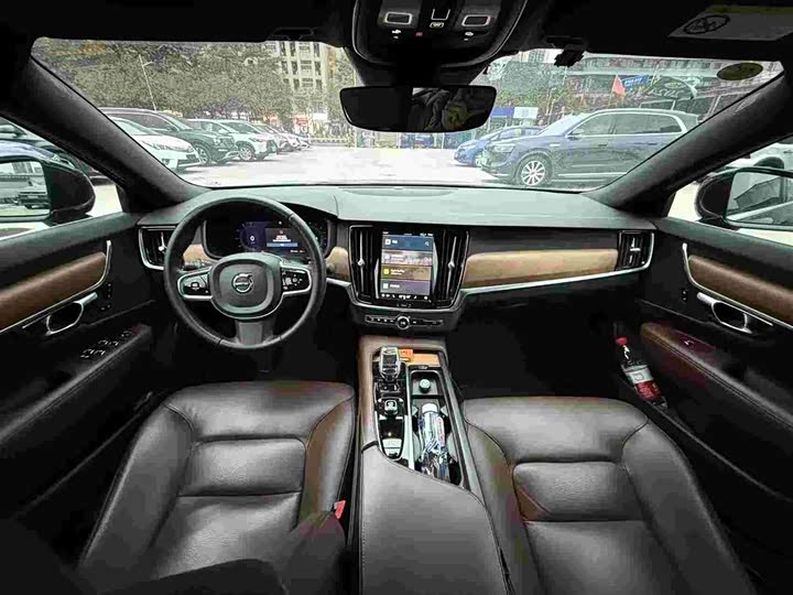 Фото 9 - Volvo S90