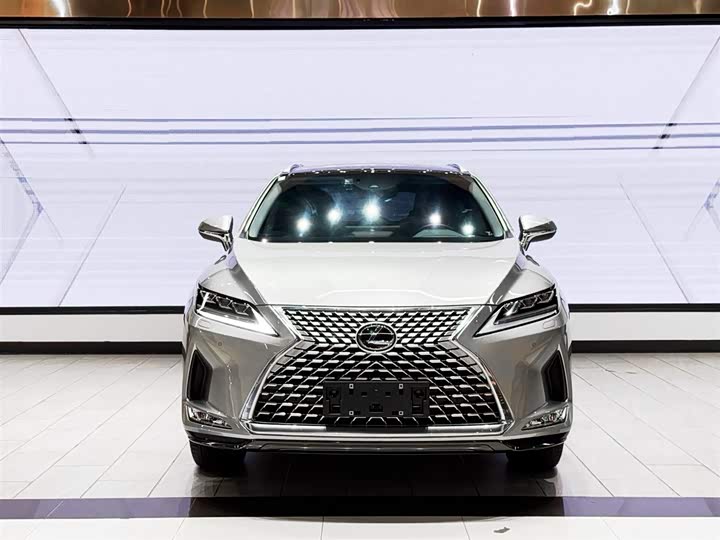 Фото 4 - Lexus RX