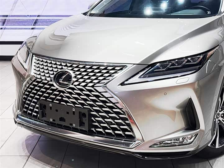 Фото 5 - Lexus RX